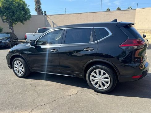 Used 2020 Nissan Rogue S FWD image 9
