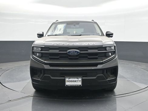 New 2025 Ford Expedition Active image 5