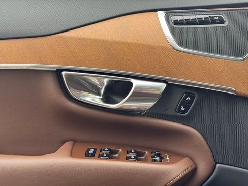 Used 2023 Volvo XC90 B5 Plus image 18