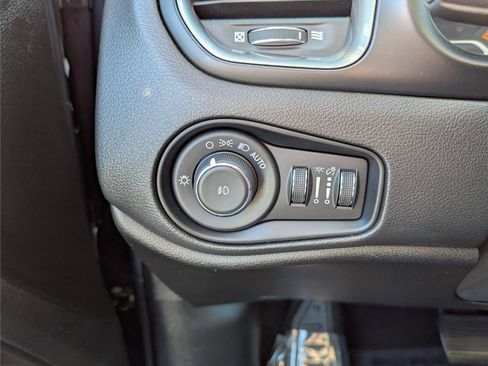 Used 2022 Jeep Renegade Latitude image 19