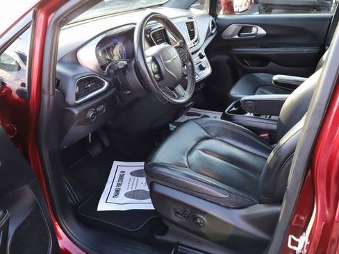 Used 2020 Chrysler Pacifica Touring-L w/ Advanced Safetytec Group image 12