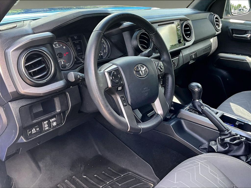 Used 2017 Toyota Tacoma TRD Off-Road w/ Tow Package AWD/4WD image 8