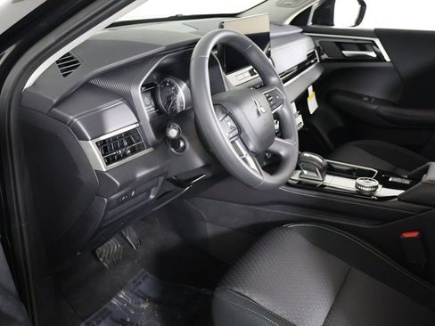 New 2026 Mitsubishi Outlander ES image 24