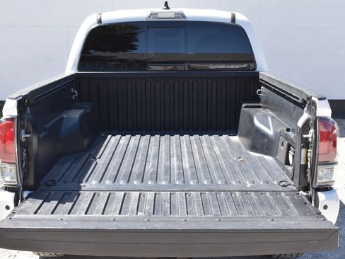 Used 2023 Toyota Tacoma TRD Off-Road w/ TRD Premium Off Road Package AWD/4WD image 30