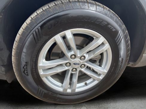 Used 2021 Ford Explorer XLT image 10