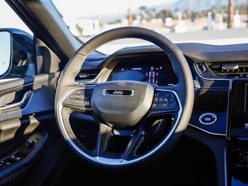 New 2025 Jeep Grand Cherokee Altitude image 16