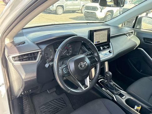 Used 2024 Toyota Corolla Cross LE AWD/4WD image 10
