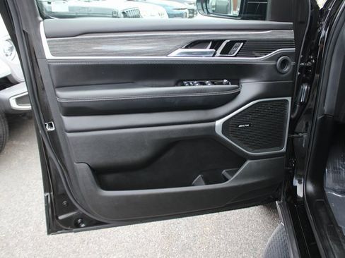 Used 2022 Jeep Wagoneer Series III image 20