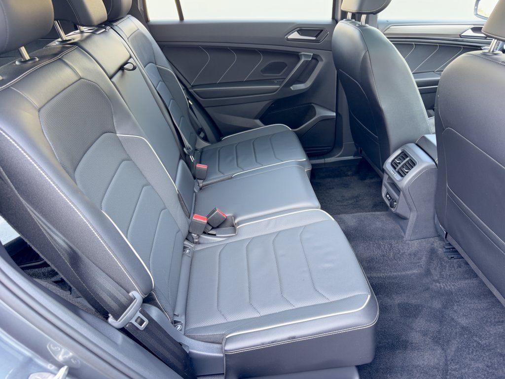 Used 2024 Volkswagen Tiguan SEL R-Line w/ MDO Package, Two-Row AWD/4WD image 29
