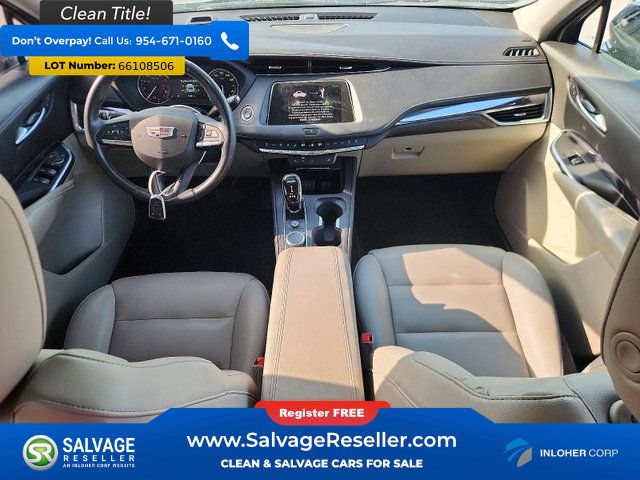 Used 2023 Cadillac XT4 Luxury w/ Cold Weather Package FWD image 11