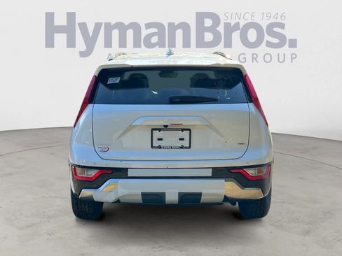 New 2025 Kia Niro EX Touring image 4