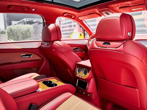 Used 2023 Bentley Bentayga AWD/4WD image 37