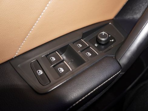 Used 2023 Volkswagen Tiguan SE image 15