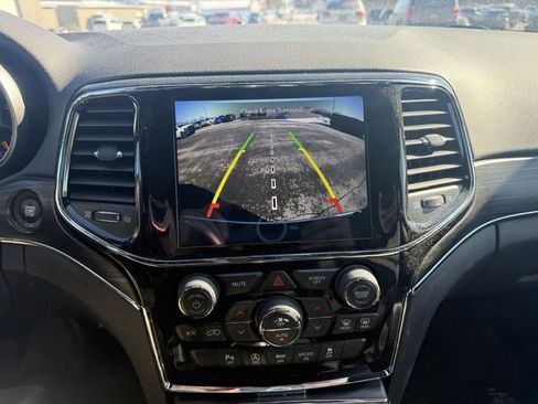 Used 2021 Jeep Grand Cherokee Limited image 14