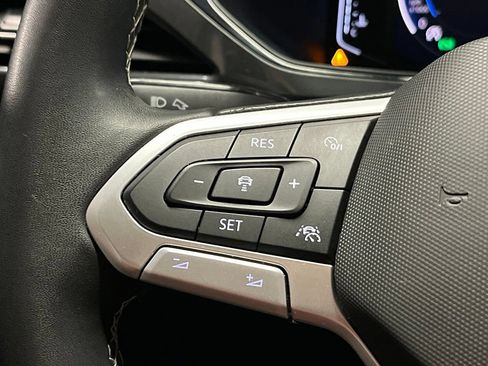 Used 2022 Volkswagen Taos SEL w/ Panoramic Sunroof Package FWD image 26