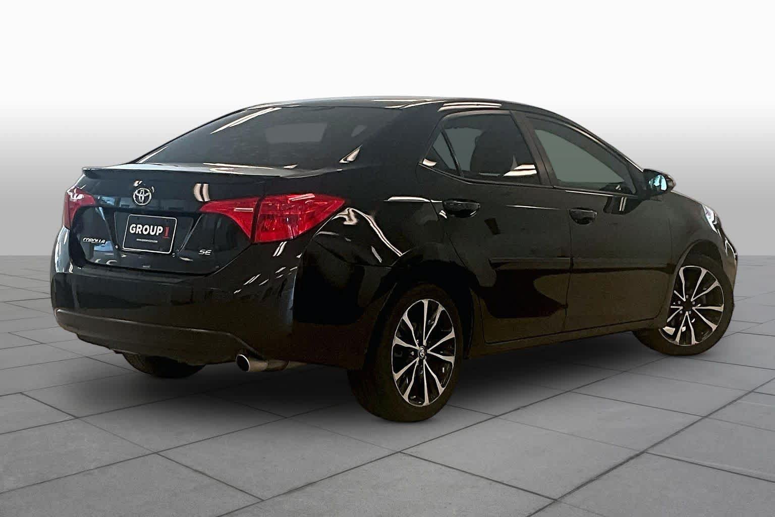Used 2018 Toyota Corolla SE w/ Carpet Mat Package (TMS) FWD image 12