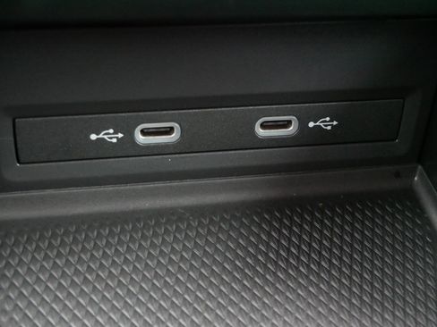 Certified 2024 Volkswagen Atlas Cross Sport SE image 32