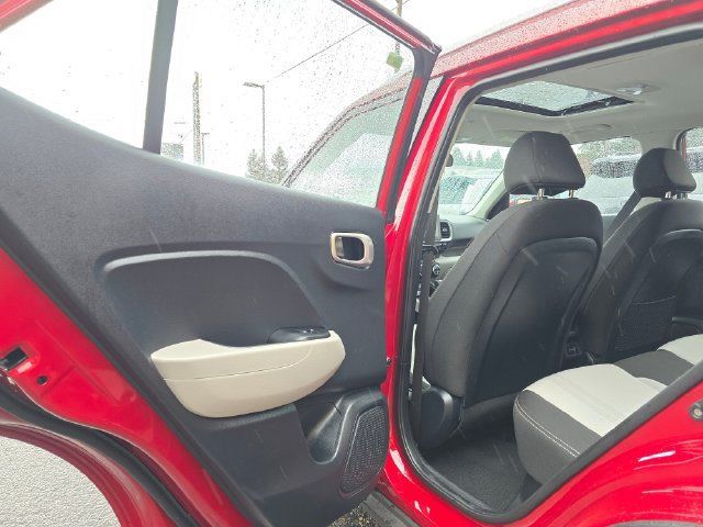 Certified 2025 Hyundai Venue SEL FWD image 15