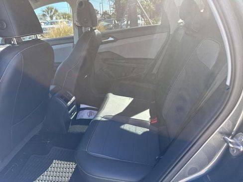 Used 2023 Volkswagen Taos SE w/ Black Wheel Package image 5