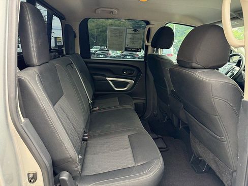 Used 2018 Nissan Titan SV RWD image 14
