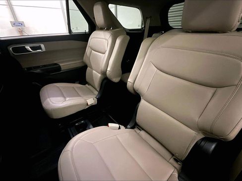 Used 2020 Ford Explorer XLT w/ Equipment Group 202A image 25