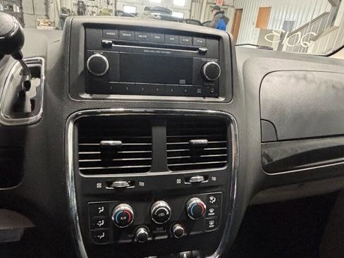 Used 2013 Dodge Grand Caravan SE image 5