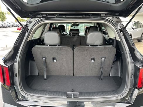 Used 2025 Kia Sorento S image 18