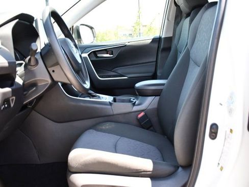 Used 2025 Toyota RAV4 XLE FWD image 13