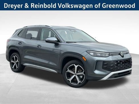 New 2026 Volkswagen Tiguan SE image 1