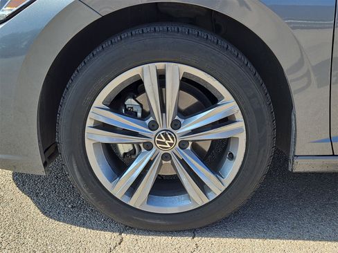 Used 2024 Volkswagen Jetta SE image 11