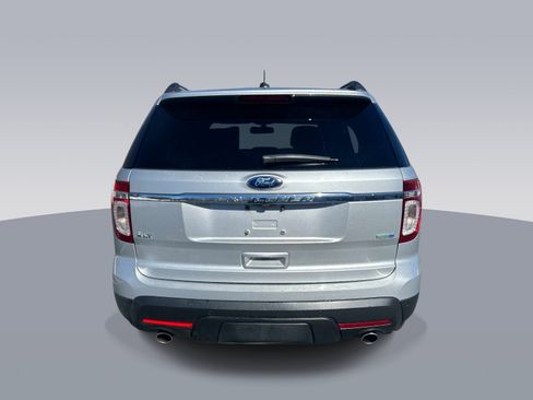 Used 2014 Ford Explorer XLT w/ Equipment Group 202A AWD/4WD image 4