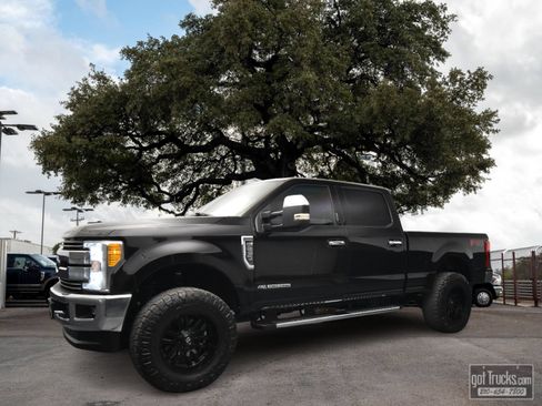 Used 2017 Ford F250 Lariat w/ Lariat Ultimate Package AWD/4WD image 1