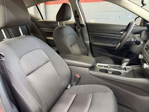 Used 2025 Nissan Altima 2.5 SV w/ SV Premium Package FWD image 28