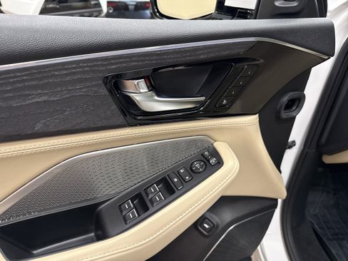 Used 2023 Acura MDX SH-AWD w/ Advance Package image 41