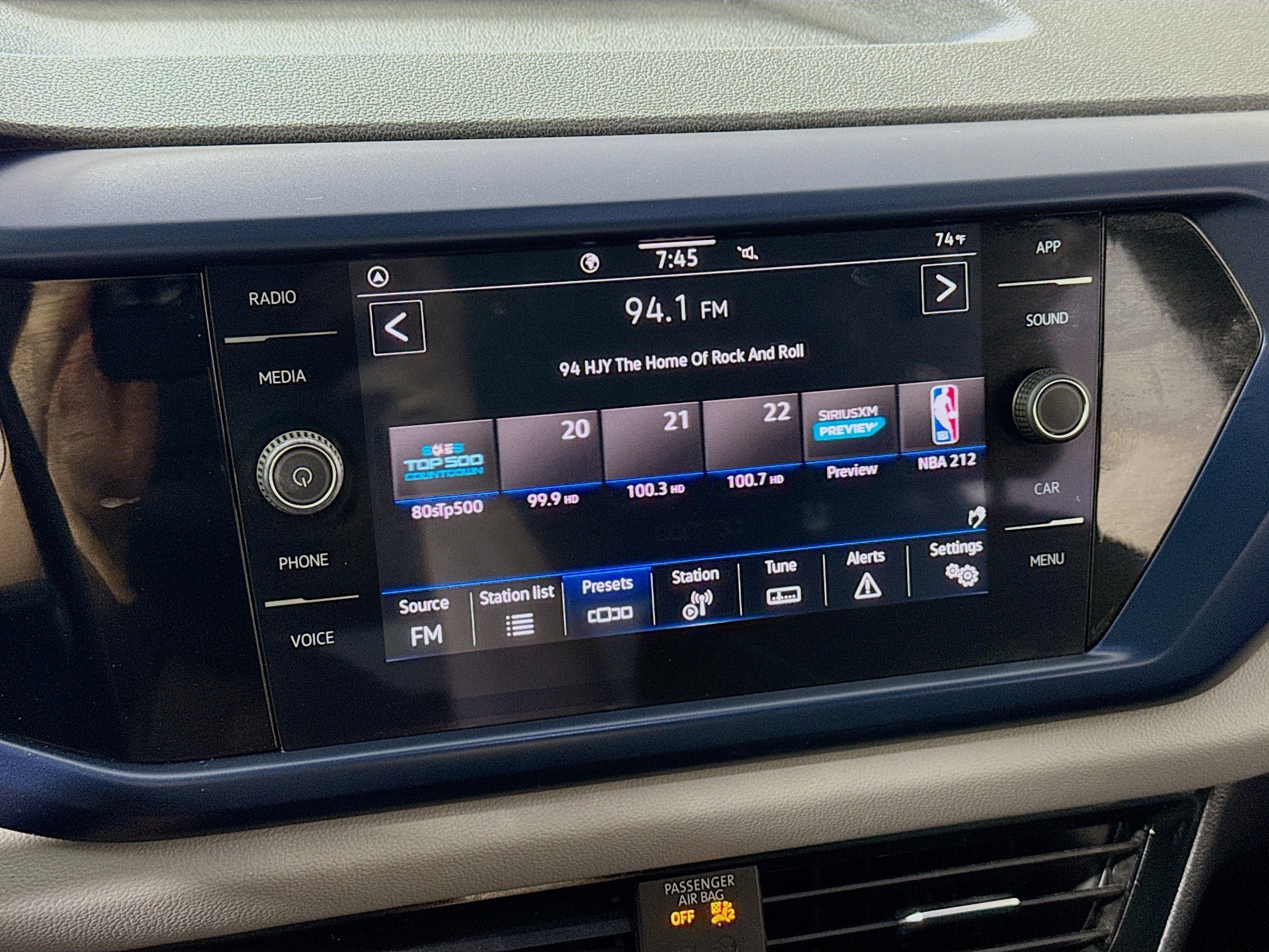 Used 2023 Volkswagen Taos SE w/ Panoramic Sunroof Package FWD image 18