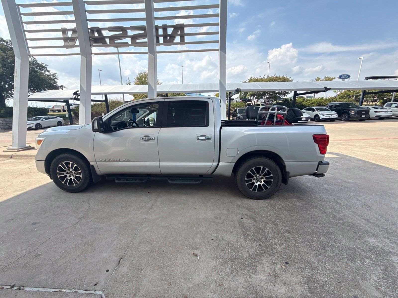 Used 2020 Nissan Titan SV w/ SV Convenience Package RWD image 5