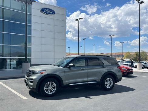 Used 2020 Ford Explorer XLT w/ Equipment Group 202A AWD/4WD image 1