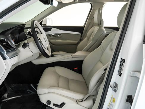 Used 2017 Volvo XC90 T6 Momentum w/ Vision Package image 3