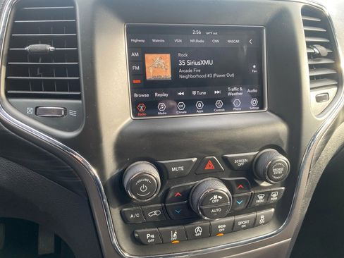 Used 2020 Jeep Grand Cherokee Laredo image 20