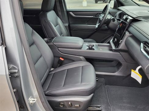 Used 2024 GMC Acadia Elevation w/ Black Edition image 10