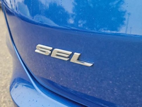 Used 2024 Ford Edge SEL image 8