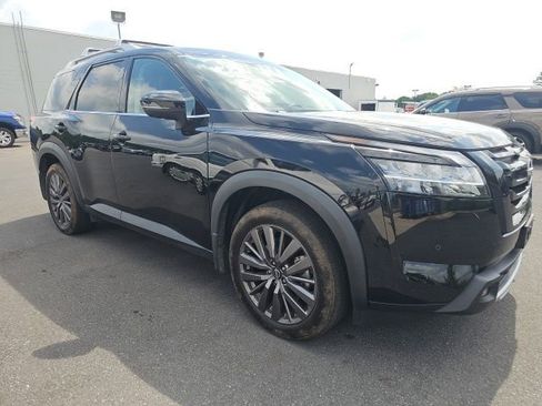 Certified 2023 Nissan Pathfinder SL w/ SL Premium Package AWD/4WD image 2