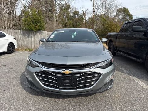 Used 2024 Chevrolet Malibu LT image 2