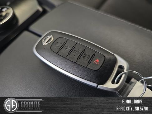 Used 2026 Nissan Rogue SV AWD/4WD image 28