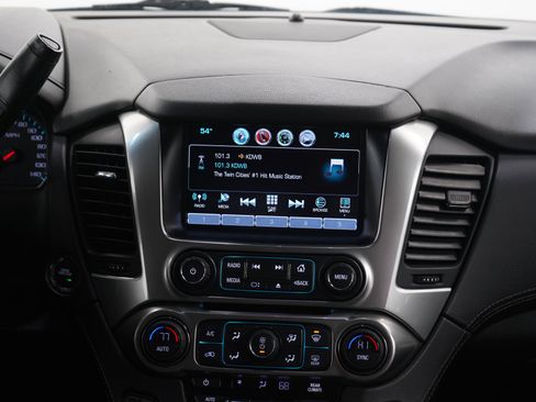 Used 2018 Chevrolet Suburban Premier AWD/4WD image 16