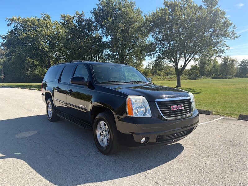 Used 2011 GMC Yukon XL SLT w/ SLT-2 Equipment Package AWD/4WD image 7