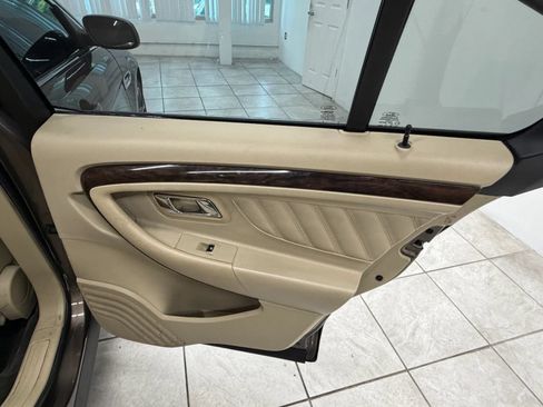 Used 2015 Ford Taurus Limited w/ Equipment Group 301A FWD image 18