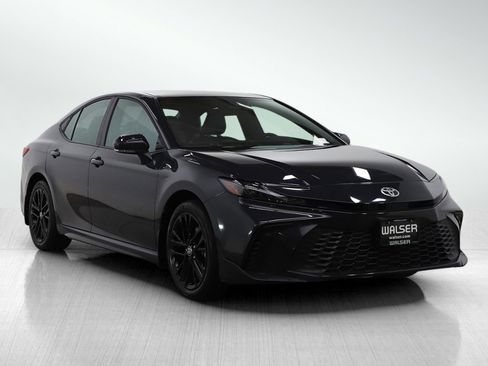 Used 2025 Toyota Camry SE image 7