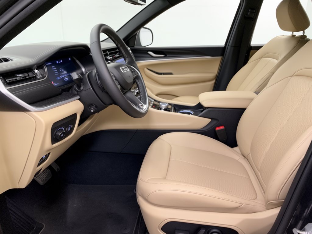Used 2024 Jeep Grand Cherokee L Limited w/ Luxury Tech Group II AWD/4WD image 5