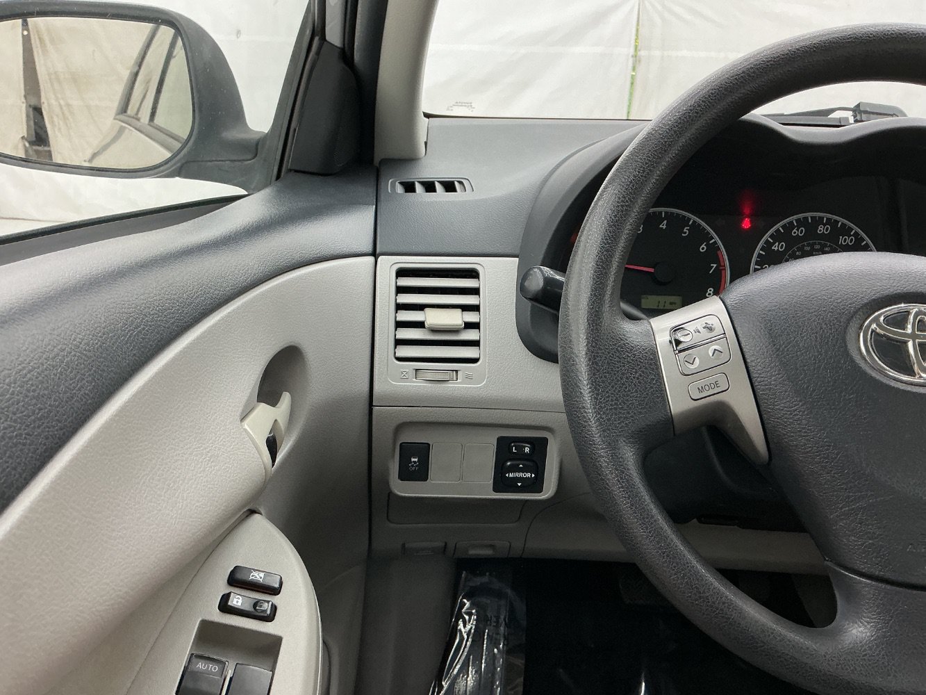 Used 2012 Toyota Corolla L FWD image 32